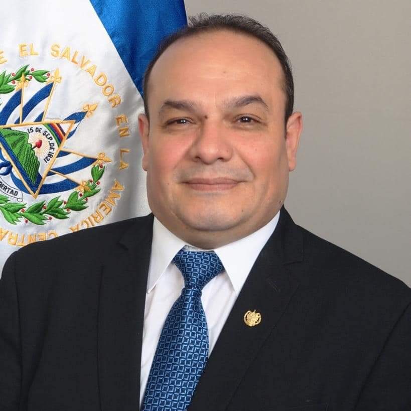 <strong>Embajador, Dr. Carlos Garcia</strong>